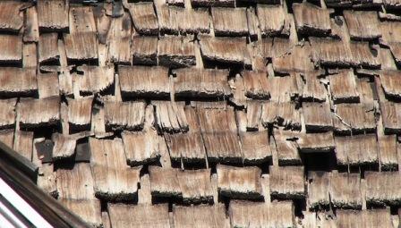 Image of worn out wood roofing.